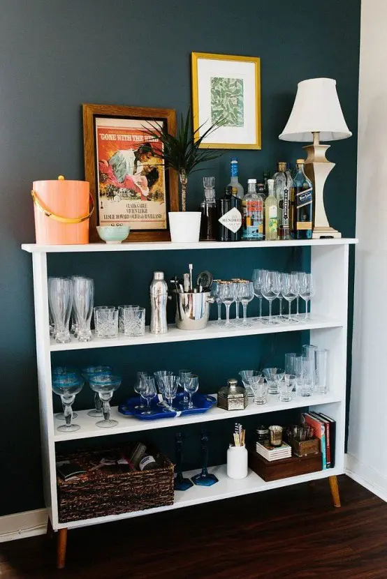 biblioteca pequena como mini bar