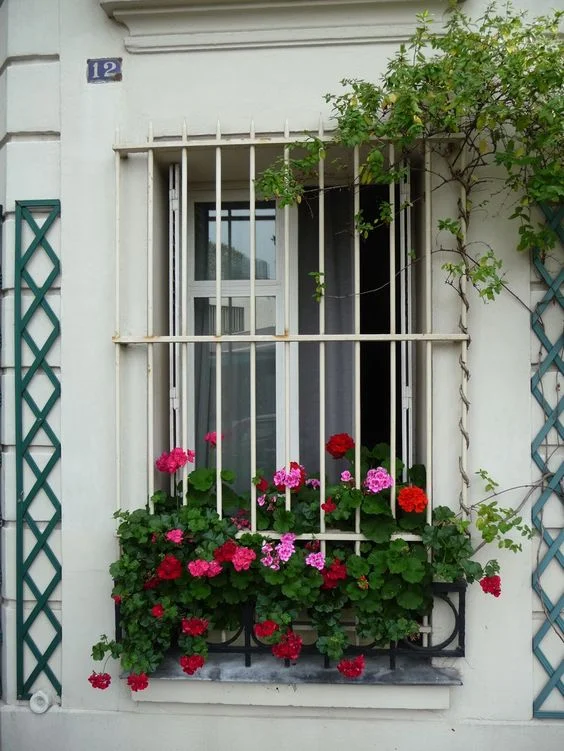 rejas blancas para ventanas que sobresalen