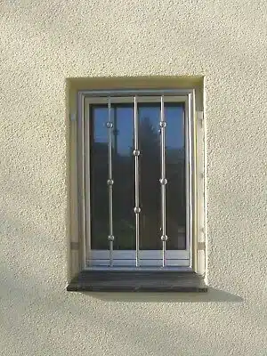 rejas con barras verticales