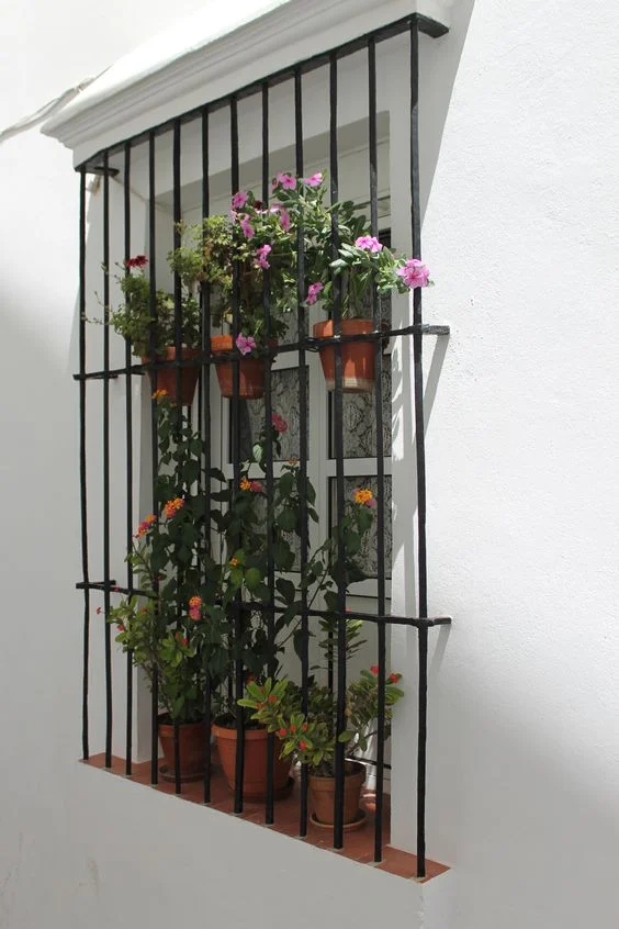 rejas que sobresalen