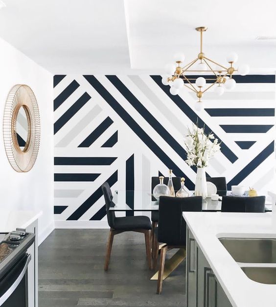 disenos de paredes pintadas con rayas diagonales en blanco y negro