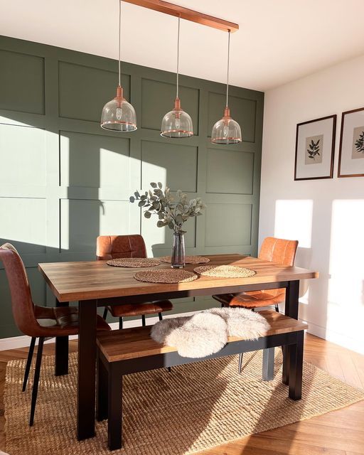 Paredes verde olivo con muebles de madera