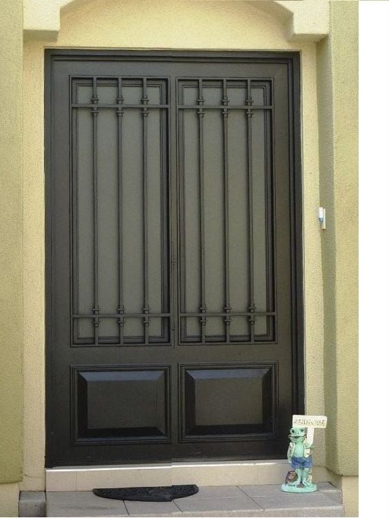 Puerta de entrada doble de aluminio negro simple y moderna