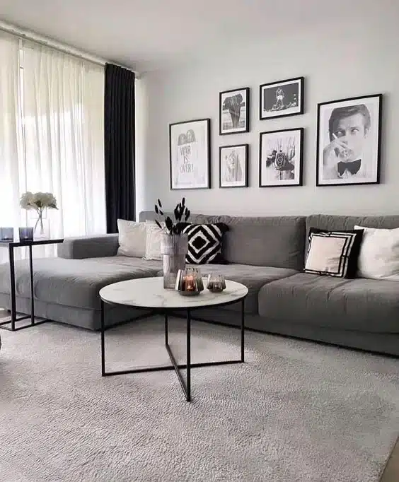 sala de estar minimalista en gris y blanco