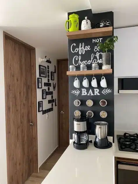 sector de cafe en barra de cocina pequeña