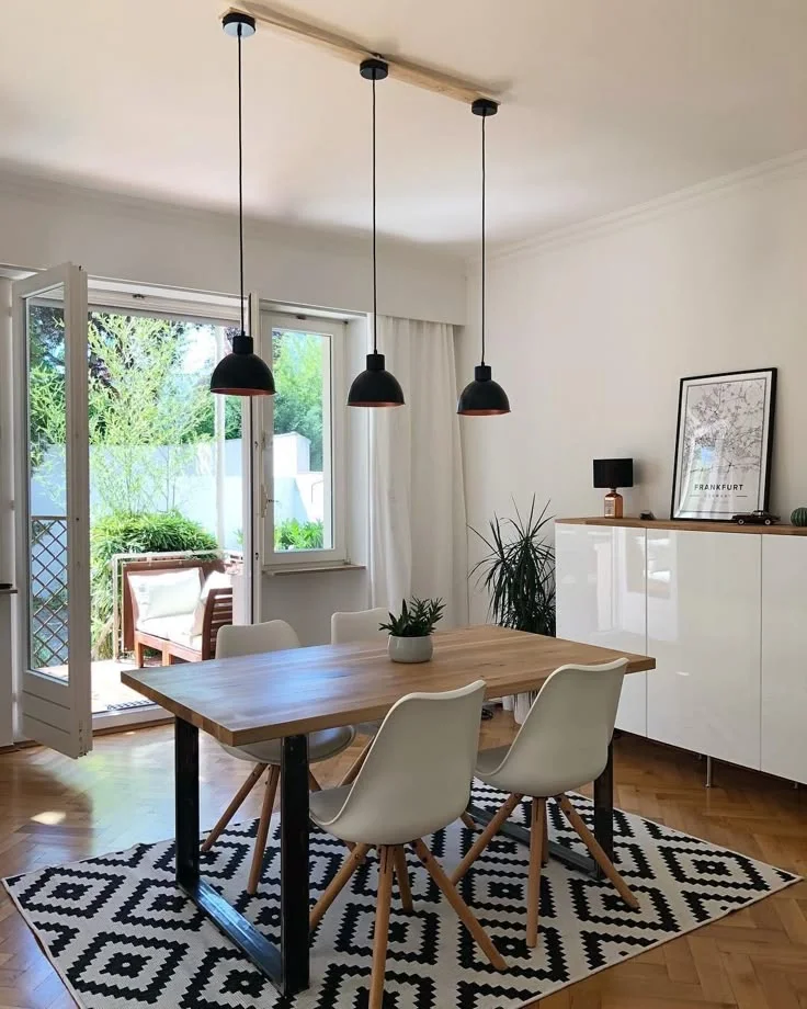 iluminacion moderna para comedor pequeño con lamparas colgantes
