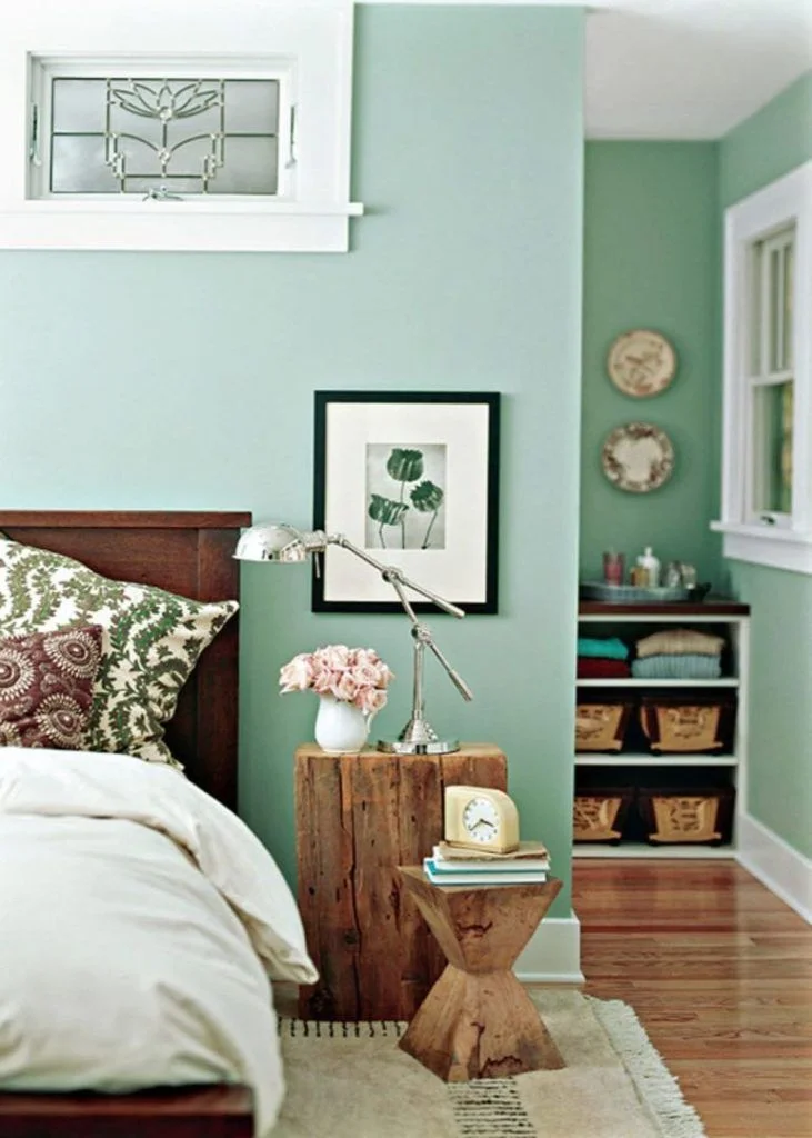 Paredes verde menta combinado con madera