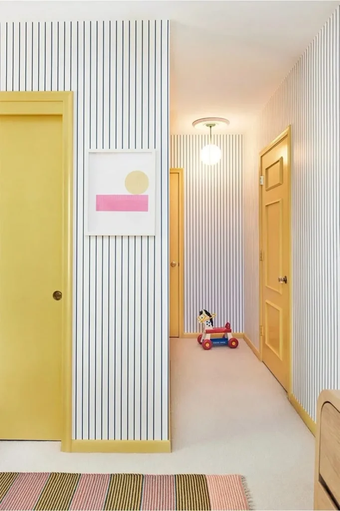 Casas con Puertas y ventanas amarillas