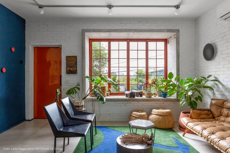 Casas con Puertas y ventanas naranja