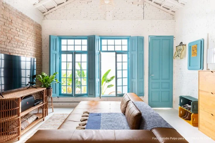 Casas con Puertas y ventanas turquesa