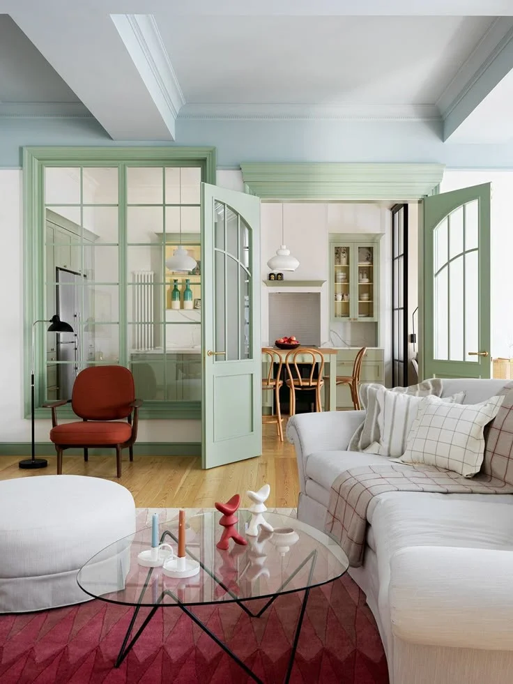 Casas con Puertas y ventanas verde claro