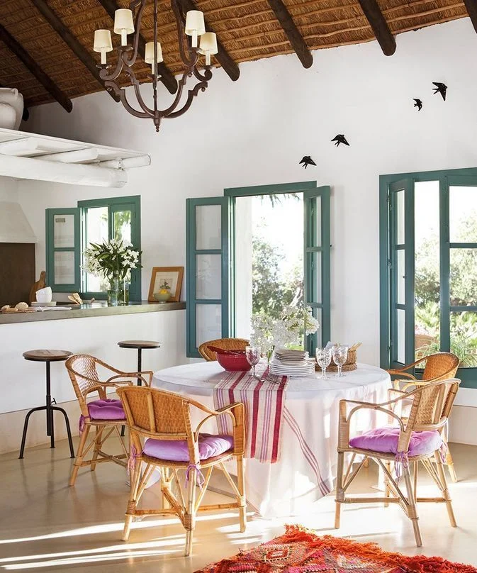 Casas con Puertas y ventanas verde grisaseo
