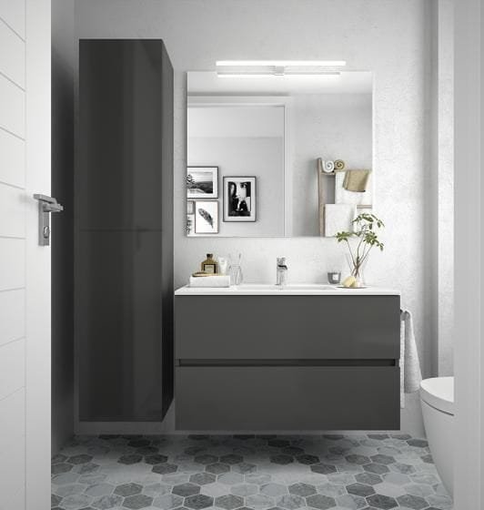 Muebles gris oscuro en baños pequeños