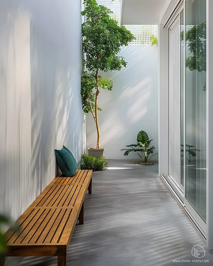 Patio pequeño con piso de cemento alisado estilo minimaliesta japones